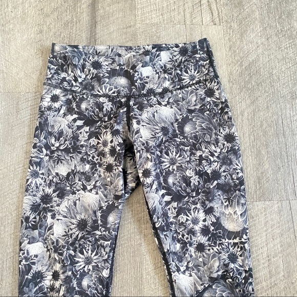 Lululemon black floral crop leggings - Picture 3 of 10
